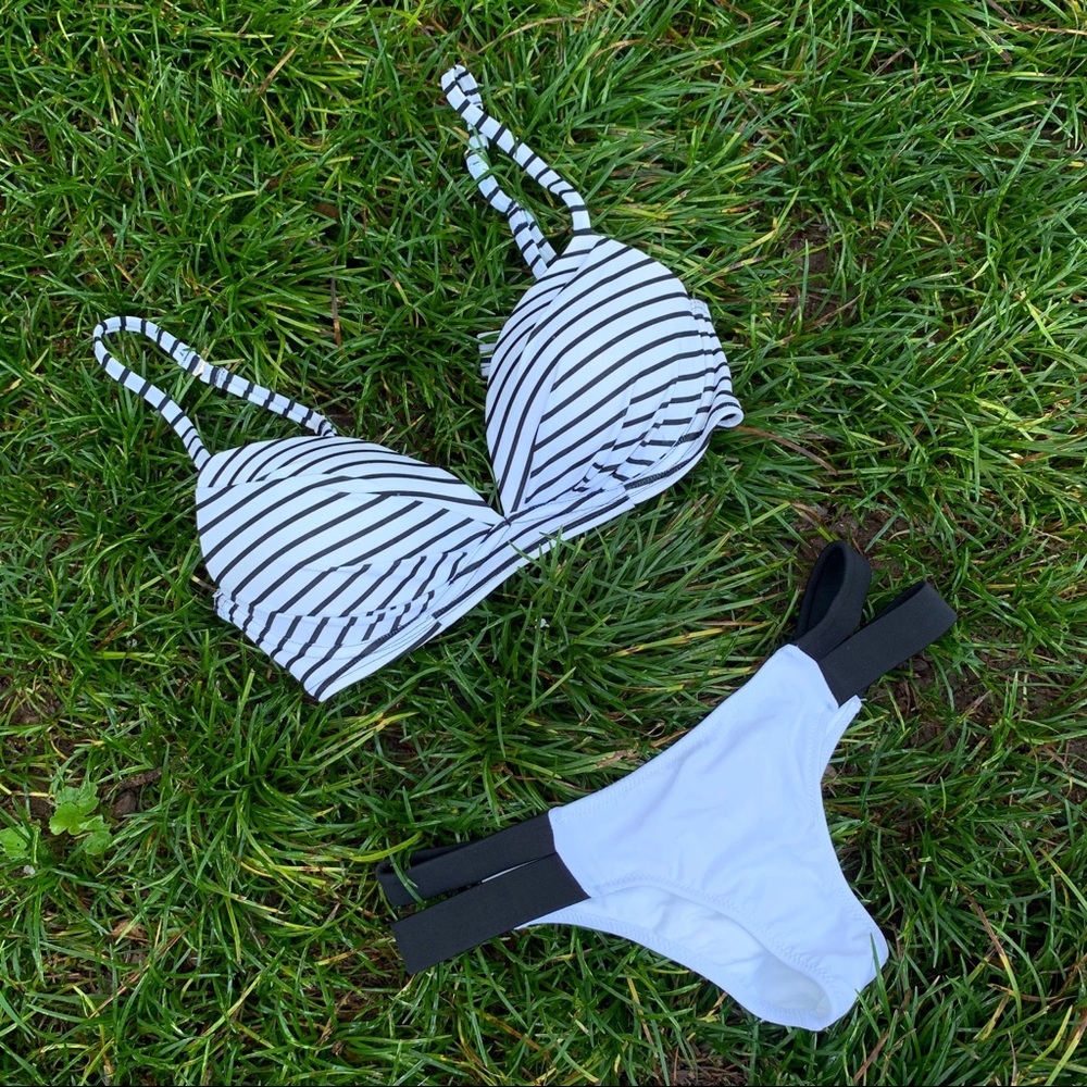 VS striped cheeky bikini 🐼